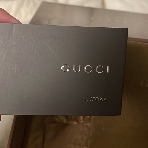 This is an older pair of Gucci shoes I have.  Great used condition size 8 - Picture 6 of 7